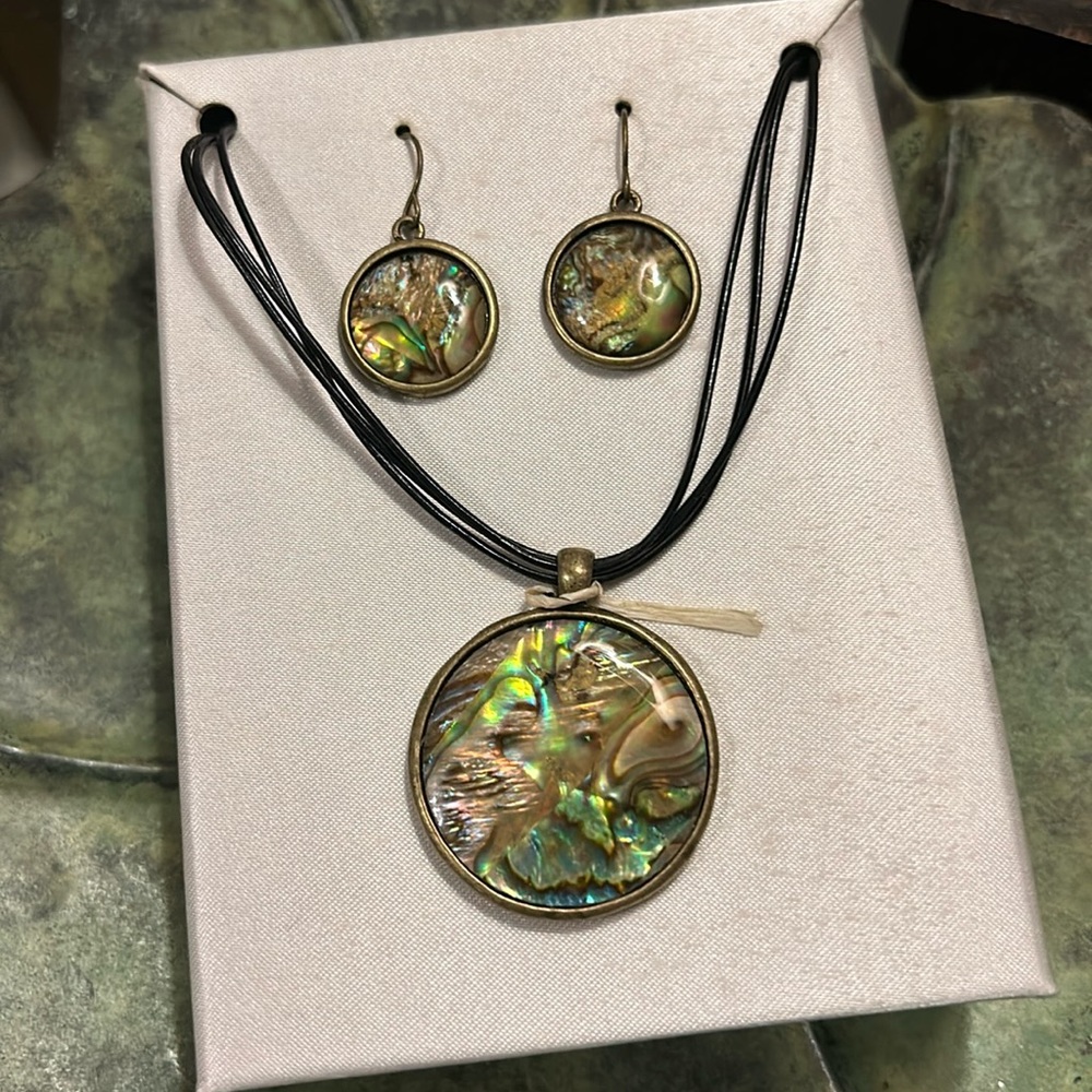 Necklace and pierced earring set.